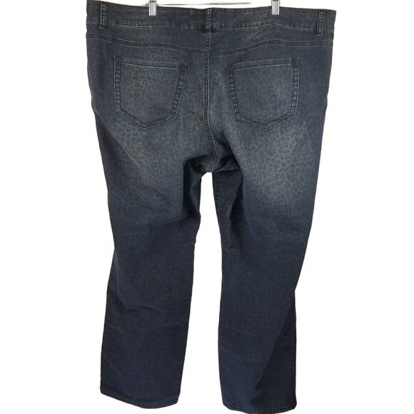 Torrid Women's Straight Leg Slight Distressed Animal Print Jean's 26 - Picture 2 of 4